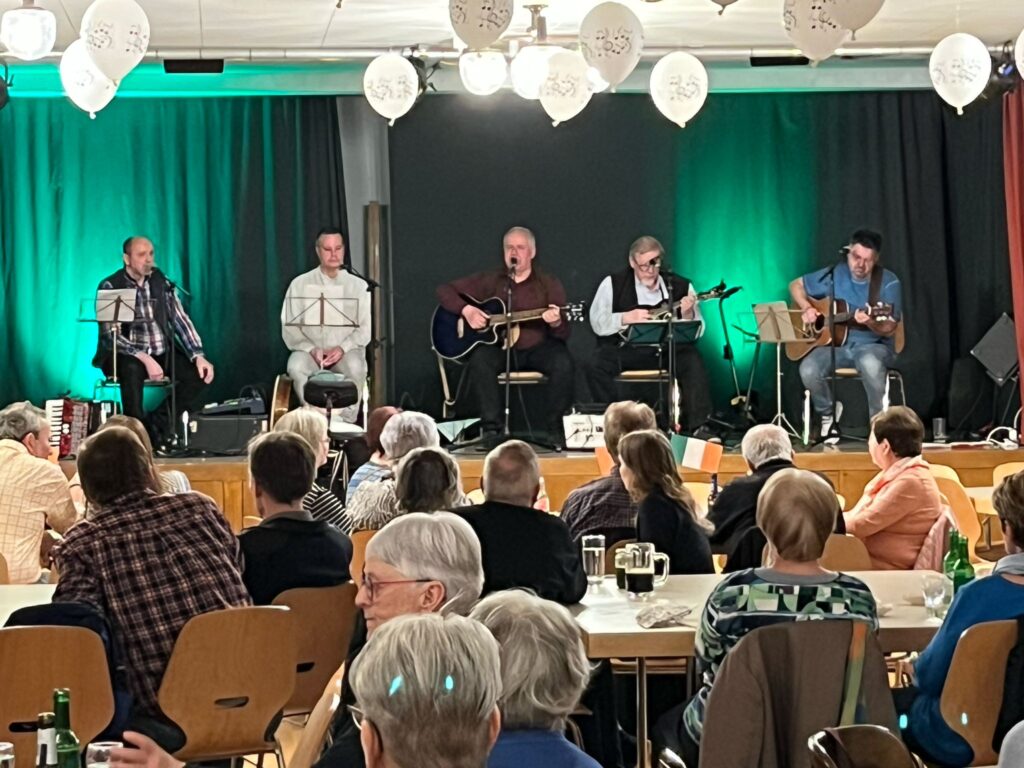 Band „The Last Order“ auf der Bühne