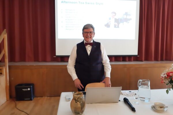 Ein spannender Nachmittag mit Zita Langenstein, Butler bei der Queen